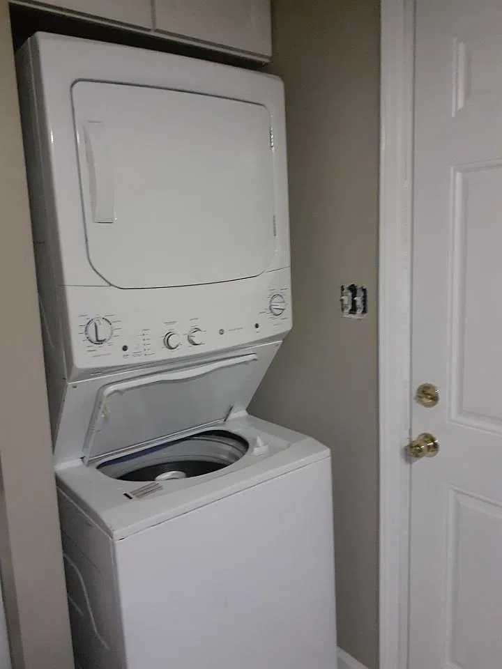 2 bed, 900 sqft, $1,600 — Photo 3