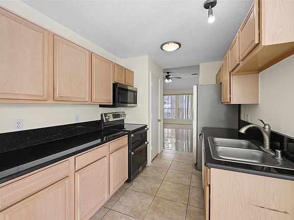 2nd image of 113 Bridlegate Dr