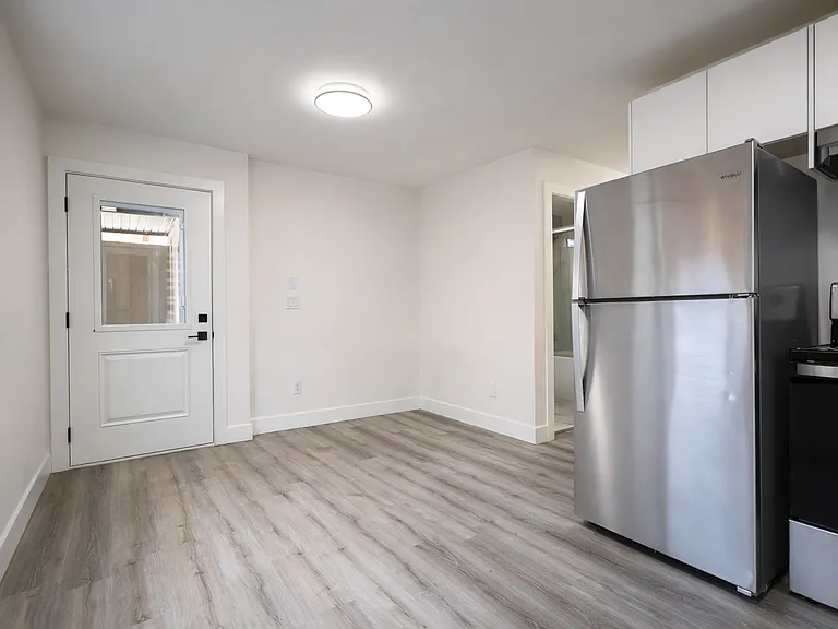1675 167th St #BASEMENT — Photo 3