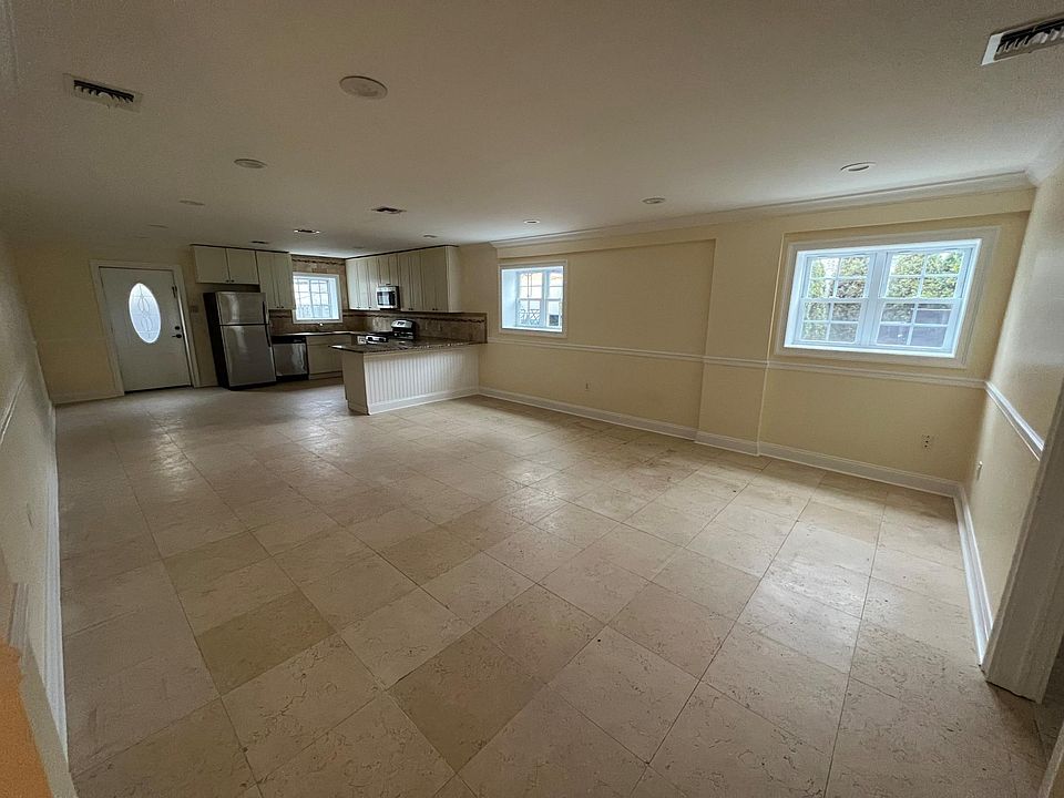 1st image of 15 Alexander Pl