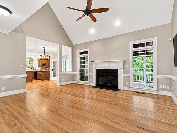 4th image of 1023 Old Meetinghouse Way