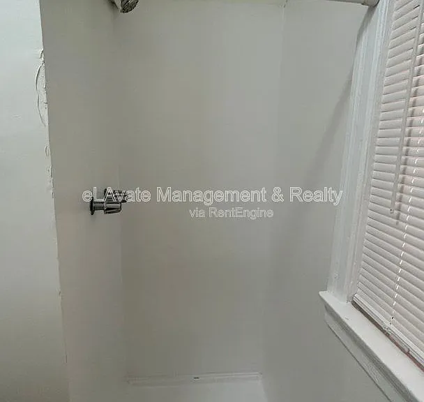 819 Irolo St — Photo 10