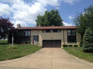 25 Haubrick Dr, Coraopolis, PA 15108