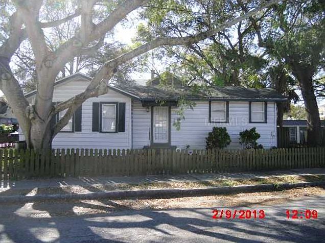 2nd image of 726 11th Ave N