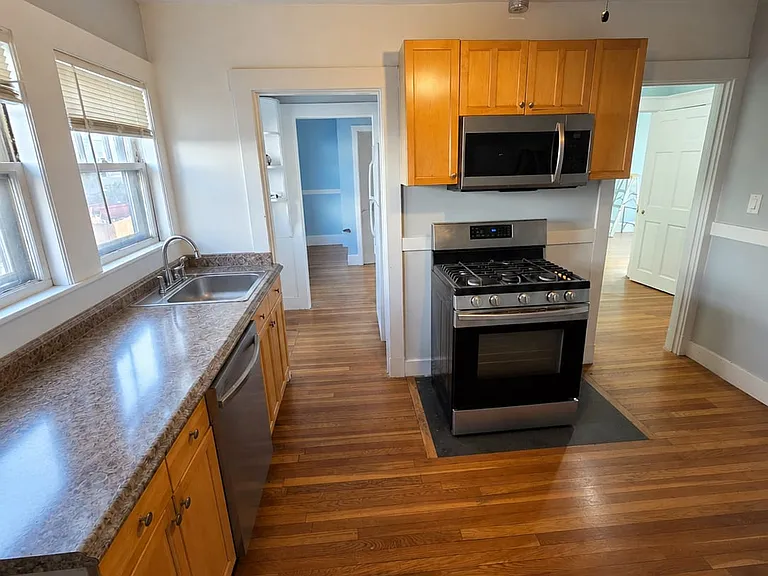 11 Governor Winthrop Rd — Photo 7
