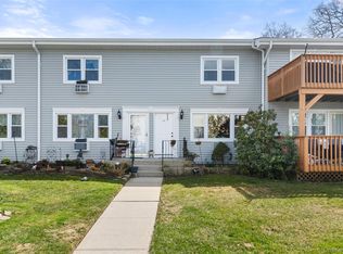 62 Finch Lane #62, Islip, NY