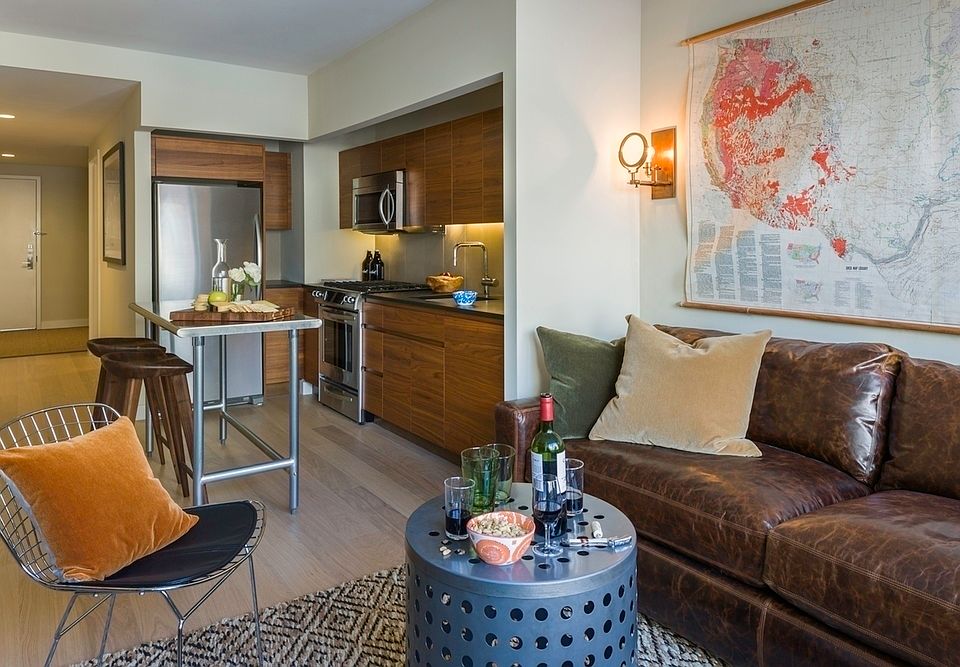 1st image of 550 W 45th St APT 216M