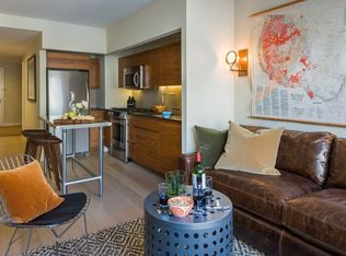 550 W 45th St APT 216M, New York, NY 10036