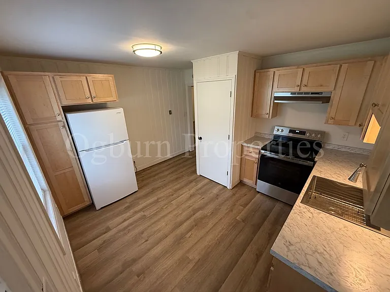 513-525 S Green St — Photo 4