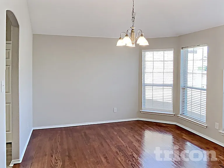 2524 Wakecrest Dr — Photo 4