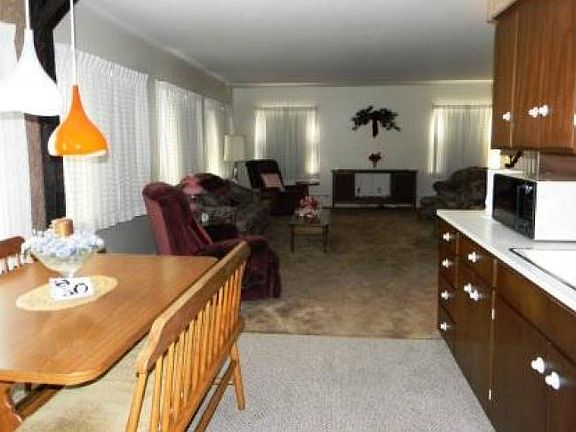 352 Church St. Living/Din