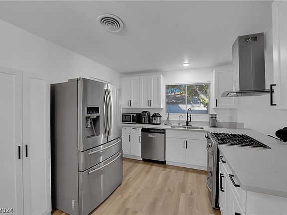 5th image of 5229 Longridge Ave
