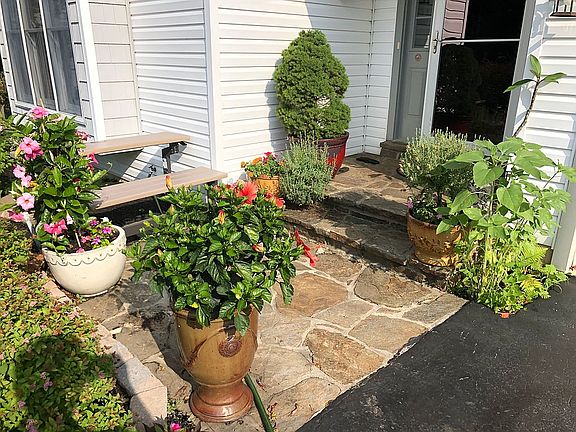 5th image of 37 Canterbury Dr