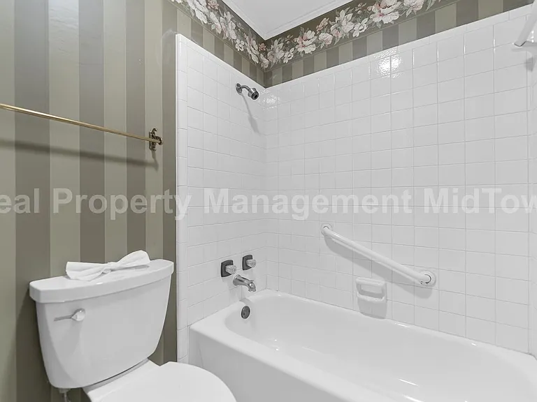 621 Windgate Ct — Photo 9
