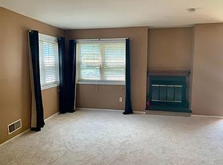 107 E Green Valley Cir, Newark, DE 19711