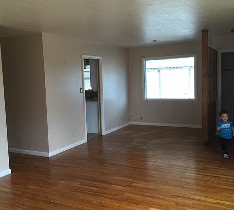 4th image of 1030 Stanger Ave