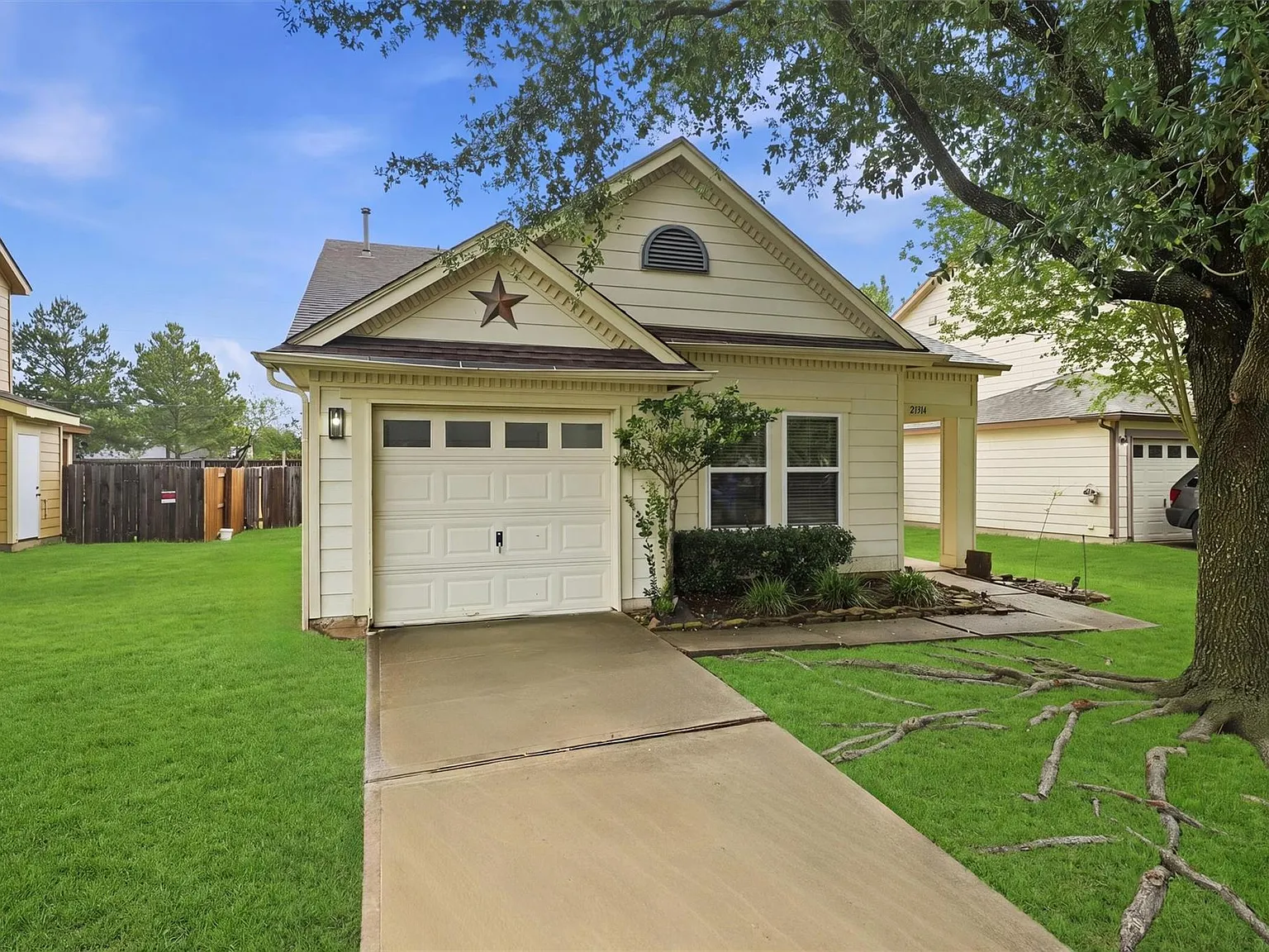 3 bed, 2.0 bath, 1332 sqft, $1,950 — Photo 3