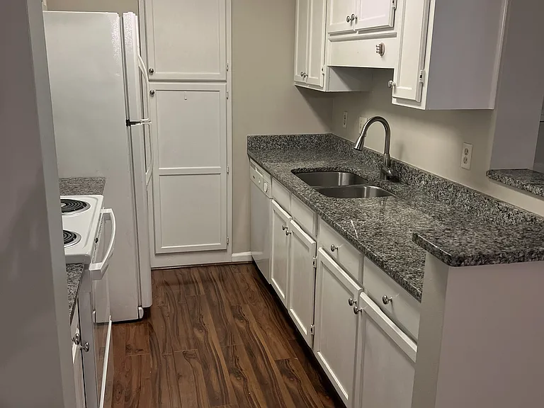 2301 Pine Heights Dr NE — Photo 9