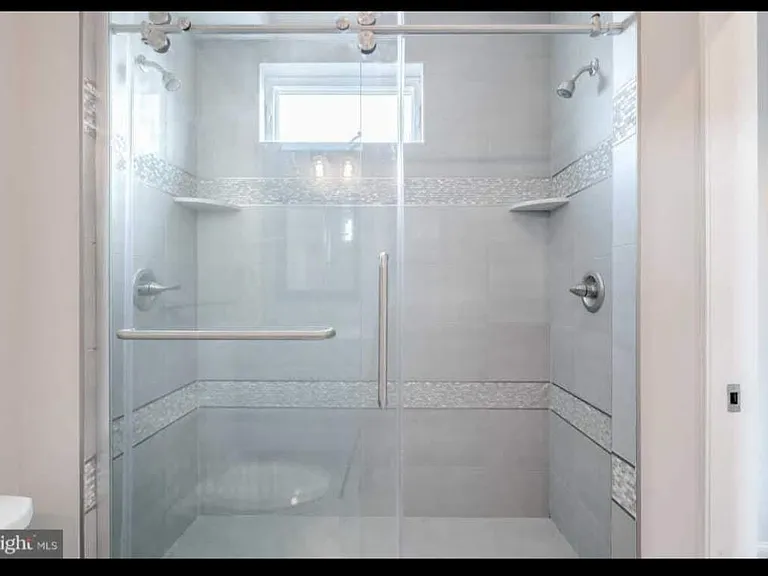 1529 S Lambert St — Photo 11