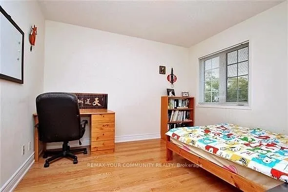 33 Golden Oak Ave — Photo 16
