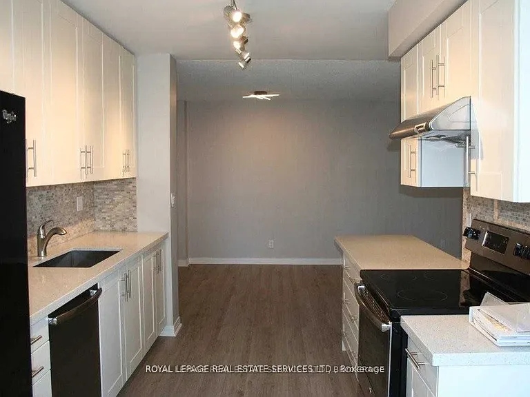 1 Aberfoyle Cres #1109 — Photo 17