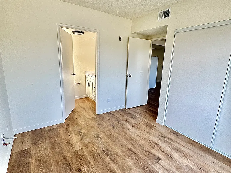 11058 Cantlay St #1 — Photo 10