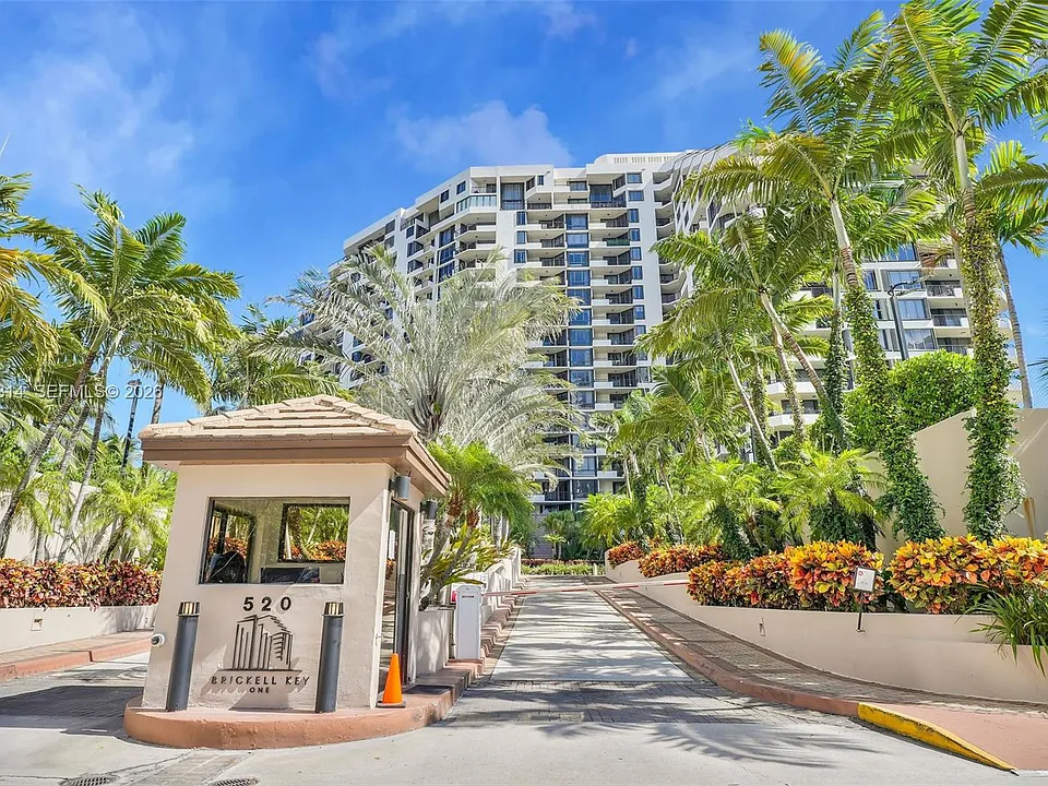 520 Brickell Key Dr #A1007