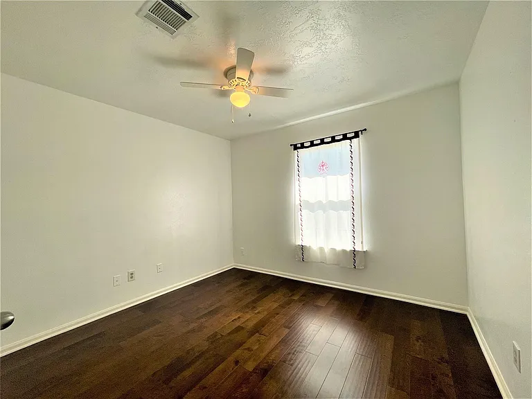 834 Island Meadow Ct — Photo 16