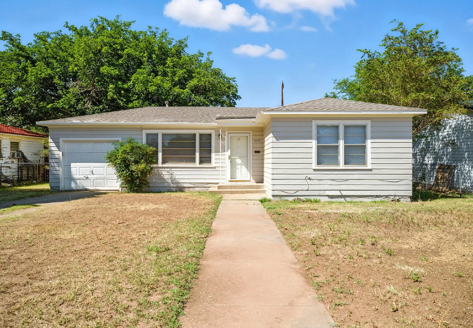 3 bed, 1.0 bath, 1216 sqft, $1,200 — Photo 1