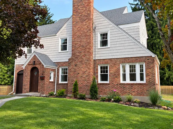18 Eastview Street, West Hartford, CT 06107