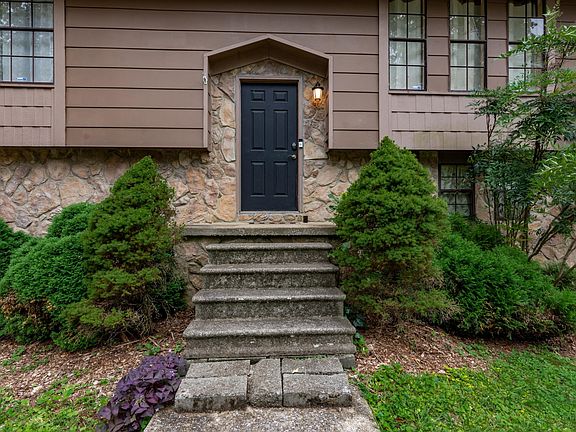 4th image of 674 Charbell St