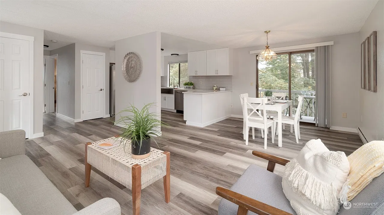 2 bed, 906 sqft, $1,950 — Photo 3