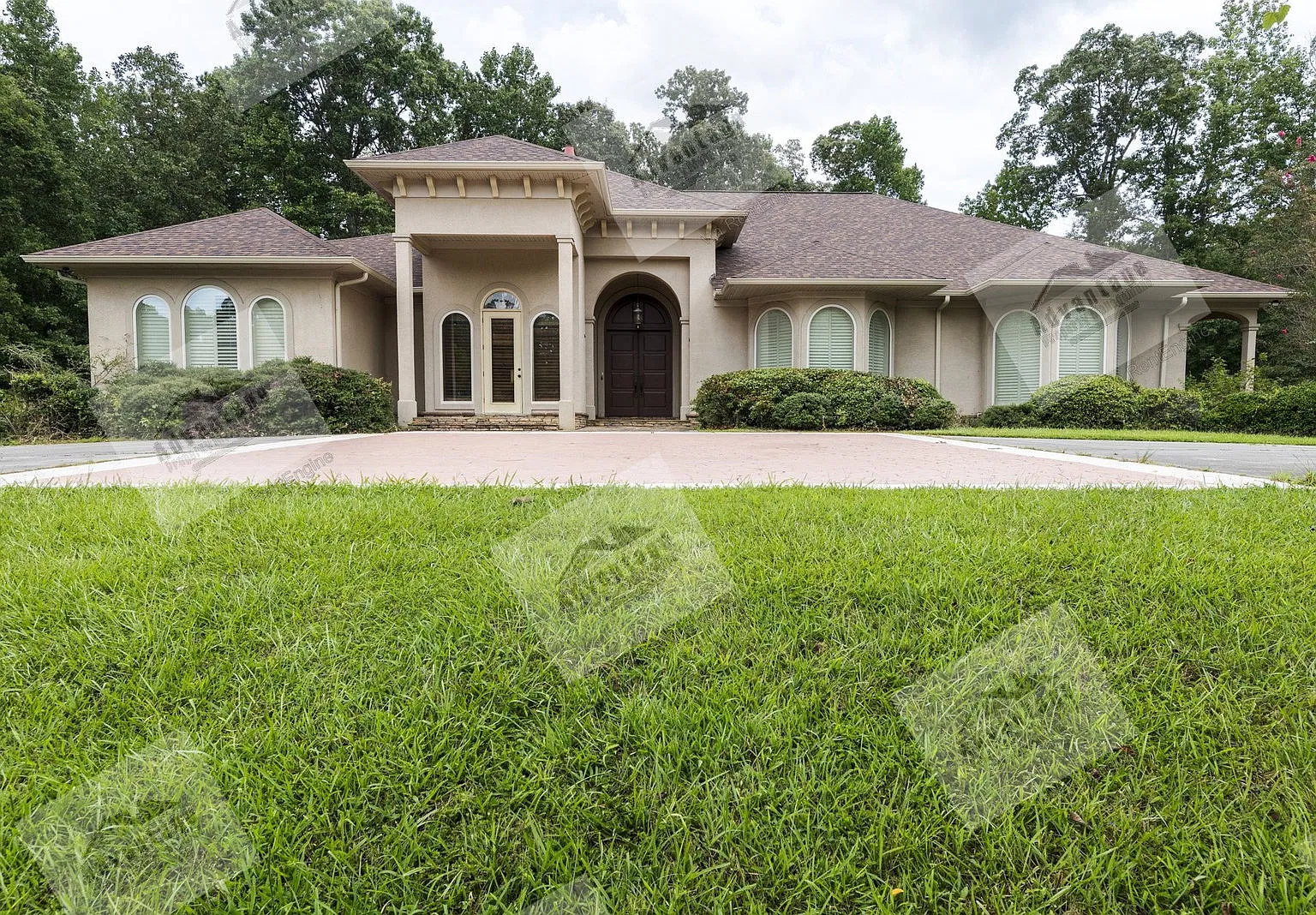 4 bed, 2.5 bath, 3720 sqft, $3,000 — Photo 1