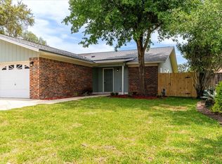 90 Catamaran Ln, Shalimar, FL 32579