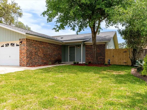 90 Catamaran Ln, Shalimar, FL 32579