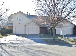 53 King Dr, Streamwood, IL 60107