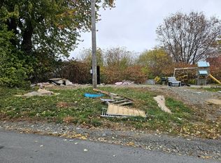 4 Daggett St, Milo, ME 04463