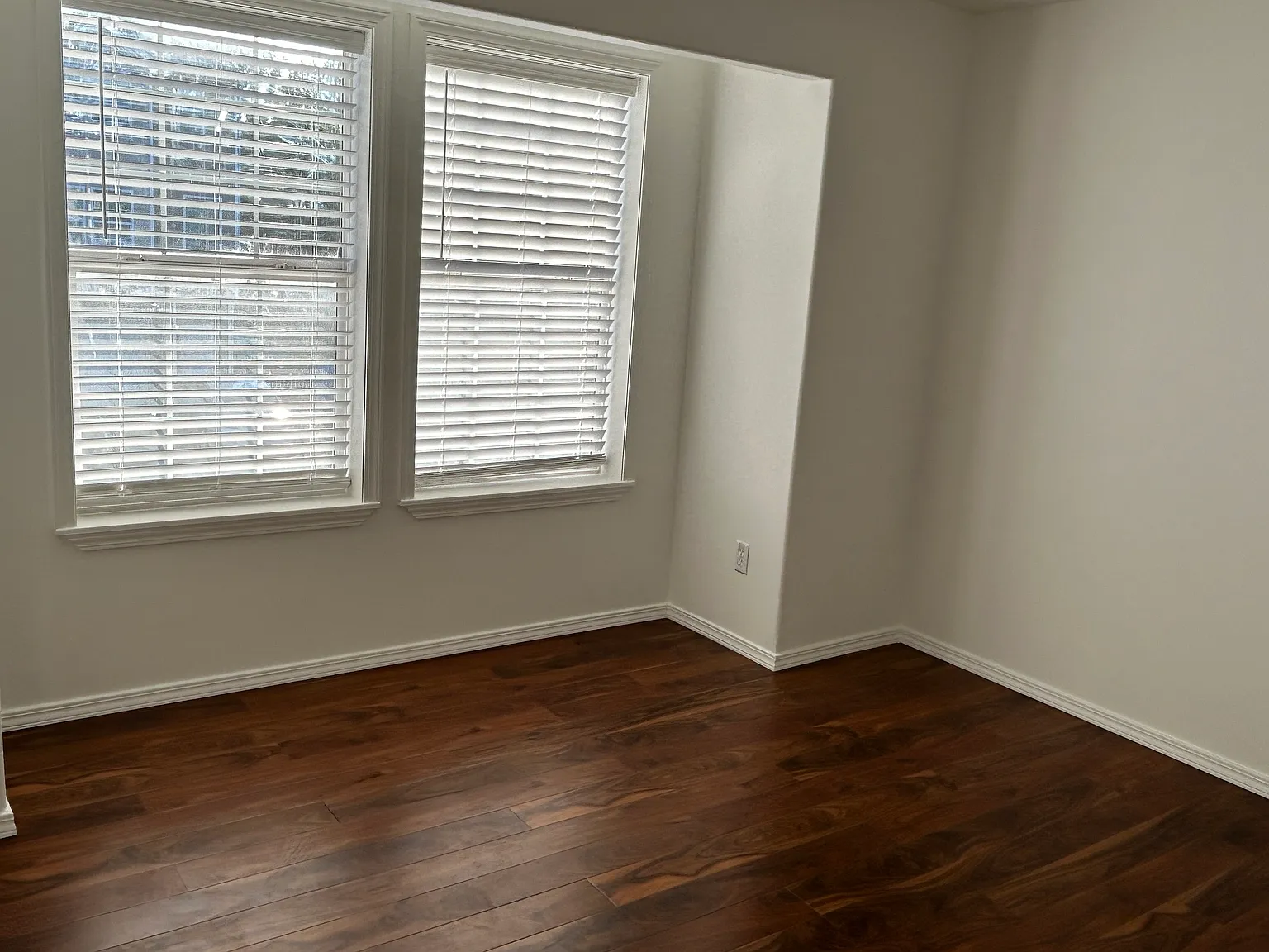 3 bed, 1260 sqft, $1,950 — Photo 2