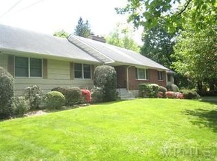 8 Loch Ln, Rye Brook, NY 10573