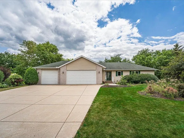 1060 Dennis St S, Maplewood, MN 55119