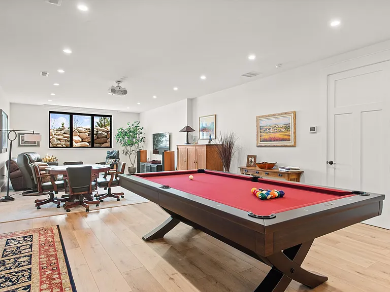 110 Bowles Dr — Photo 33