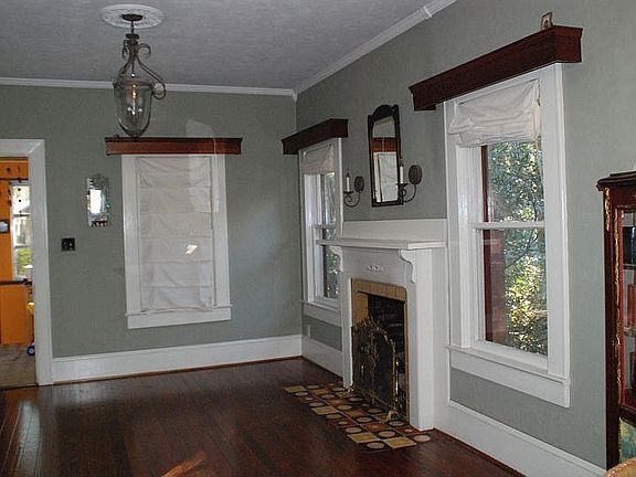 Livingroom-9' Ceilings