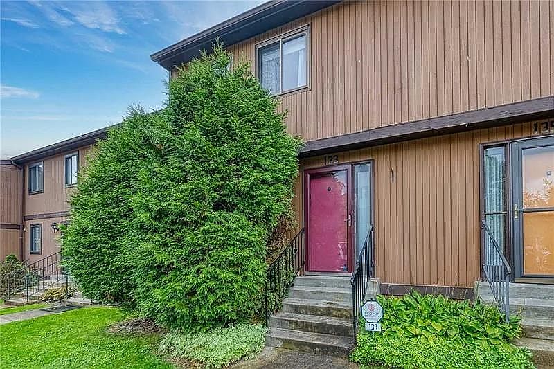1st image of 135 Parkwood Dr #135