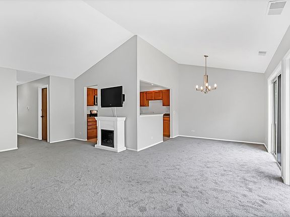 3rd image of 166 Stirling Ln Unit V2