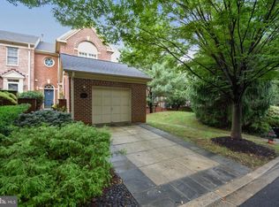 4042 Mansion Ct NW, Washington, DC 20007