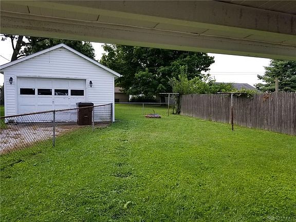4th image of 943 McDowell St