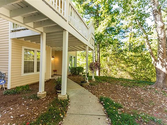 4th image of 406 Countryside Ln SE