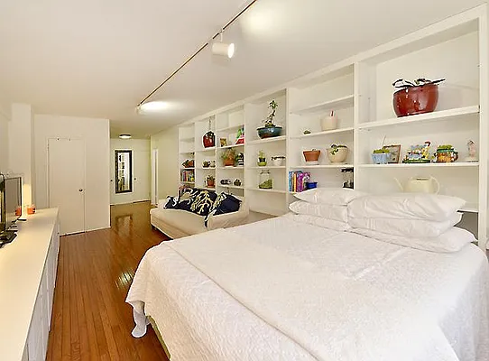 Sold by R New York | media 3