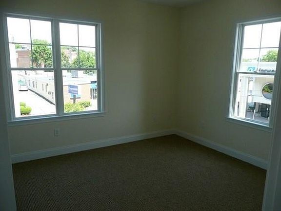 4th image of 32 Guild St Unit 304