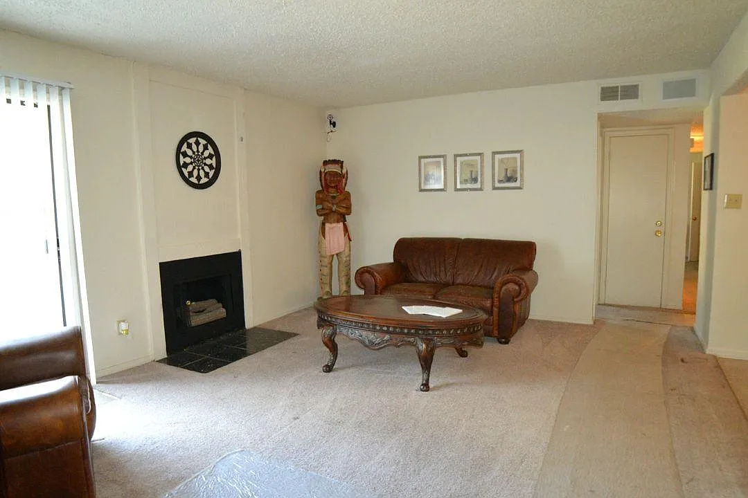 Brentwood Pointe — Photo 2